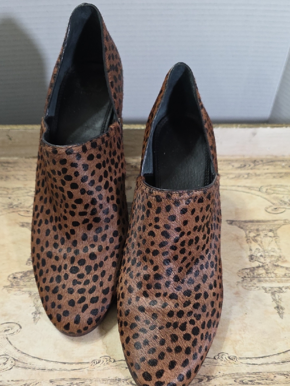 Gianni Bini Cheetah Animal Print Calf Hair/Fur Wood Blpck Heels Size 10M